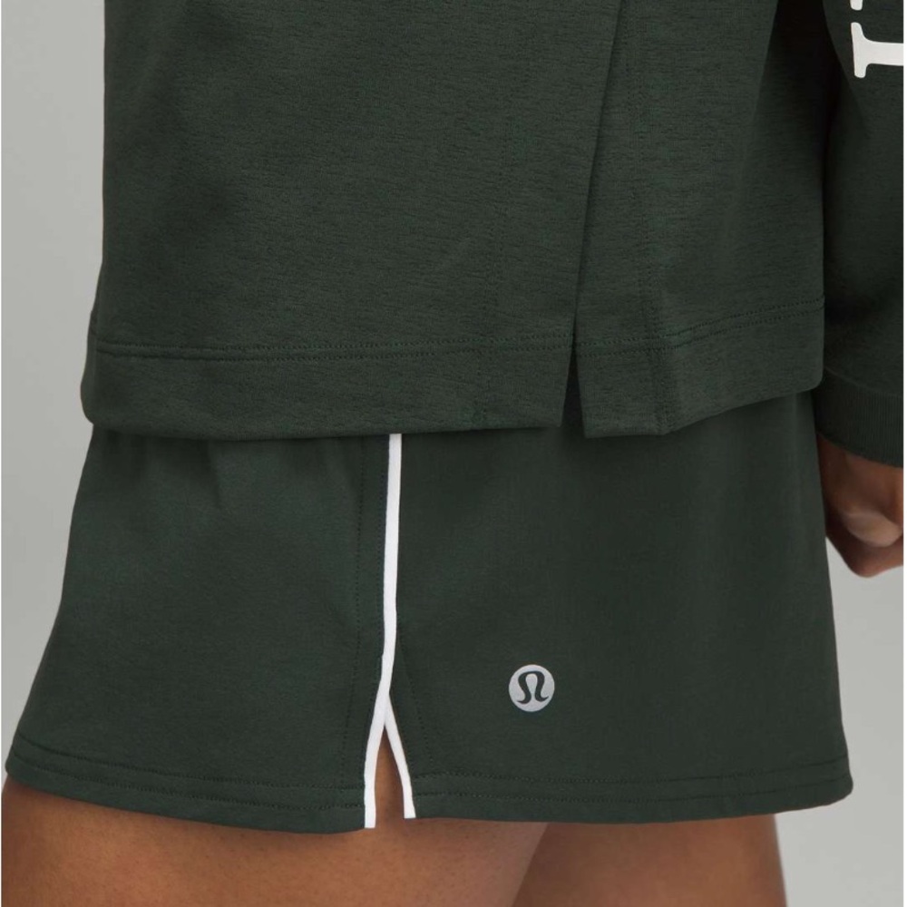 lululemon lightweight high-rise 3” relaxed short